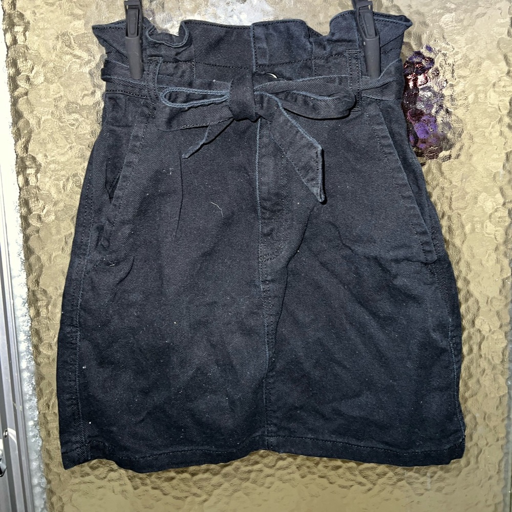 black cinched waist mini skirt
